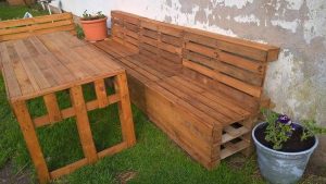 Pallet Garden Couch and Table