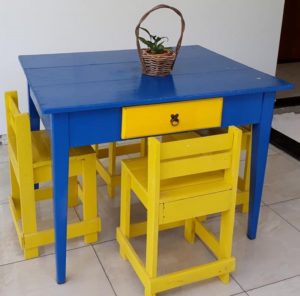 Pallet Table and Chairs