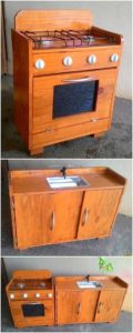 Pallet Kitchen for Kids